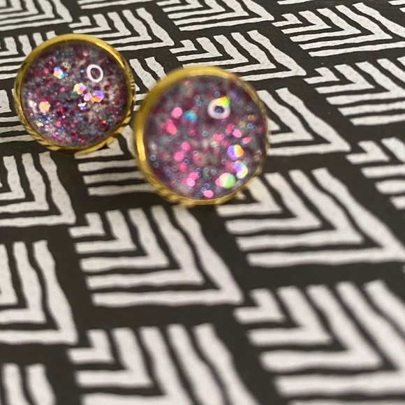 Handmade purple cabochon earrings. - Picture 2 of 3